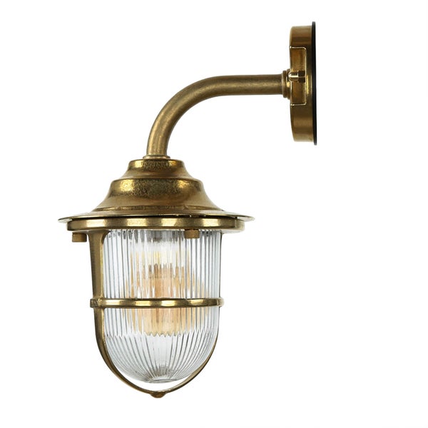 Wandleuchte mit klarem, geripptem Glasschirm