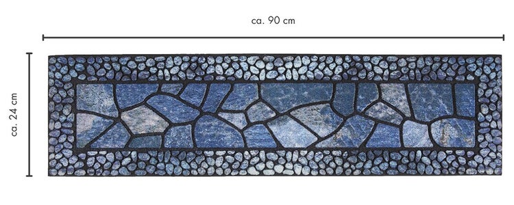 Rechteckige Stufenmatte mit Stein- und Kiesel-Design, circa 90 Zentimeter lang und 24 Zentimeter breit.