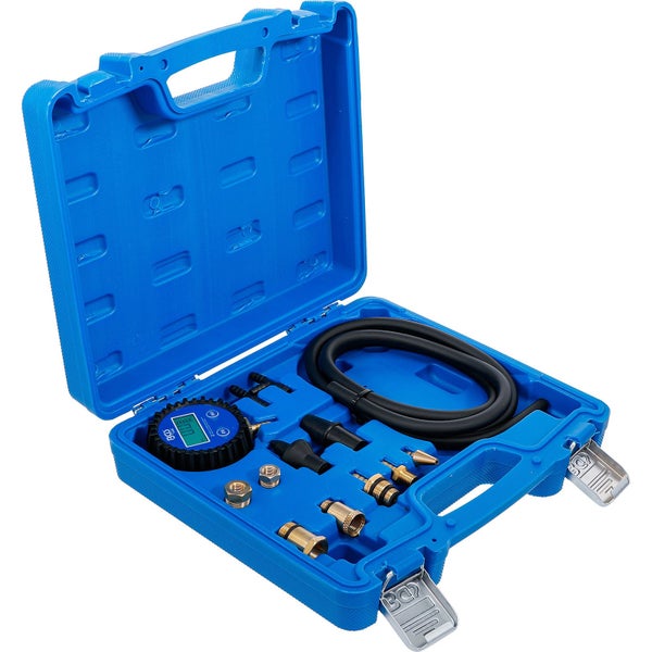 Digitales Kompressionsdruckprüfgerät mit Zubehör im blauen Werkzeugkoffer