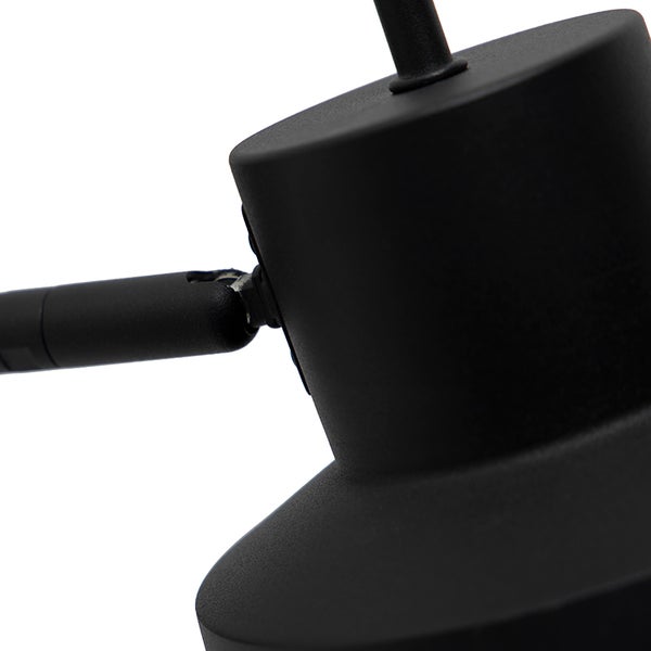 Detailaufnahme einer schwarzen Deckenleuchte