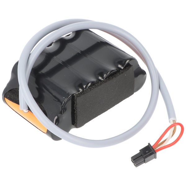 Akku-Pack in schwarzer Schrumpffolie mit grauem Anschlusskabel, schwarzem Stecker und Schaumstoffpad.