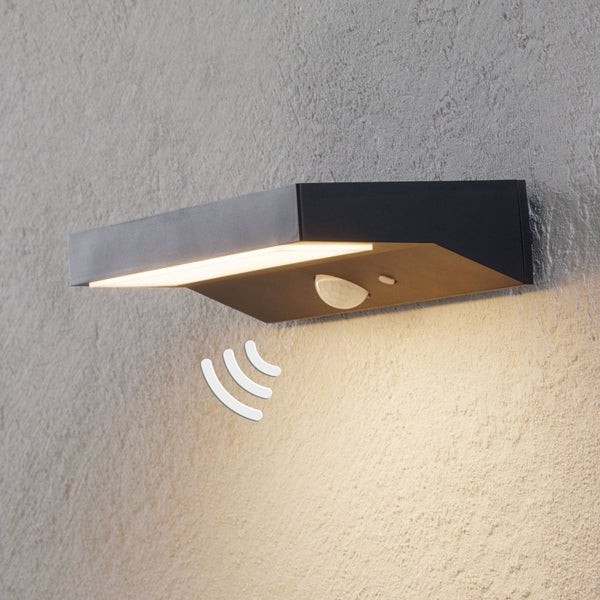 Lindby LED Solarleuchte außen Maresia mit Bewegungsmelder (spritzwassergeschützt (Modern) in Alu (1 flammig, ) - Solar-Wandleuchten Wandlampe für Outdoor & Garten Außenwand/Hauswand
