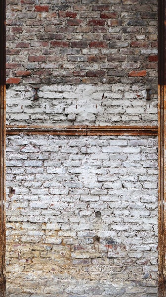 Ziegelwand mit Rostspuren