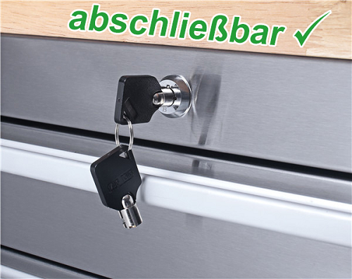 Begehbare Badewanne im Badezimmer mit Fenster