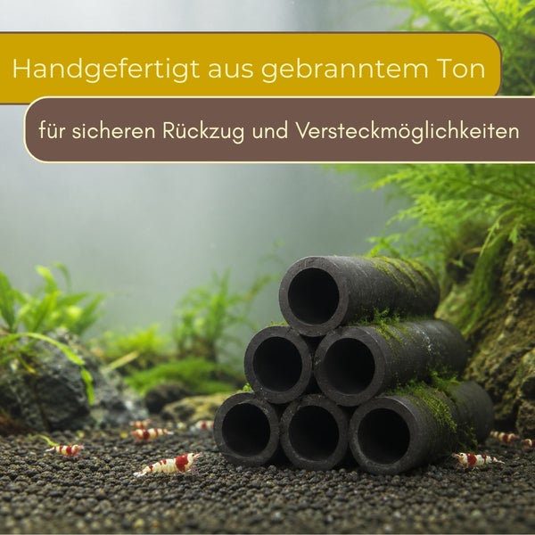 Handgefertigte Stapelhöhle aus gebranntem Ton für Aquarien, bietet Versteckmöglichkeiten für Garnelen in bepflanzter Unterwasserlandschaft.