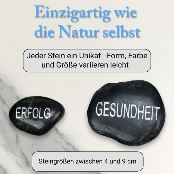 Zwei schwarze Dekosteine aus Naturstein mit der Aufschrift Erfolg und Gesundheit, Größe zwischen 4 und 9 Zentimeter.