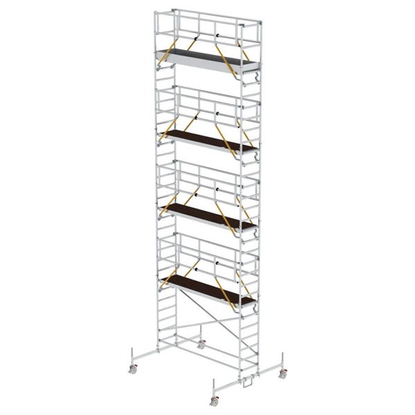 Hohes Baugerüst mit mehreren Plattformen und Rädern für den flexiblen Einsatz