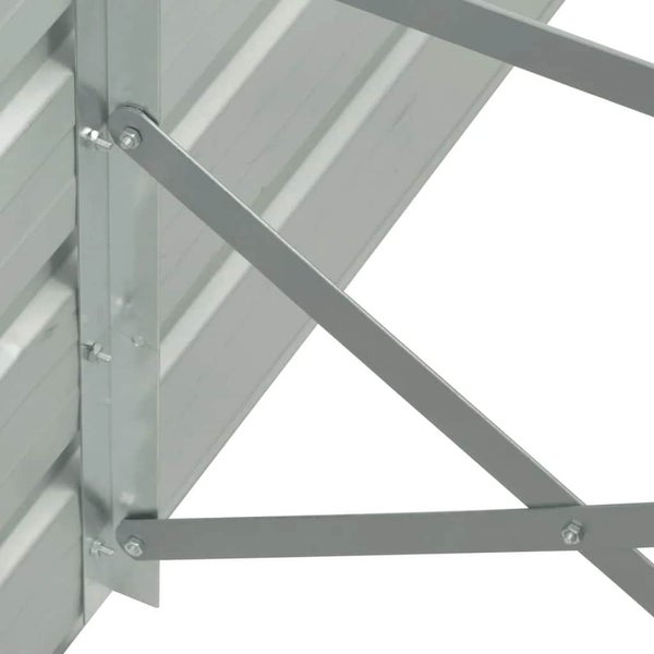 Detailansicht der Metallverstrebung und Eckverbindung eines Gerätehauses mit Wellblechwänden und Schraubbolzen.