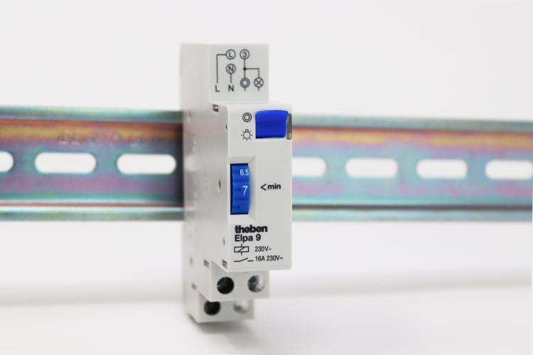 Theben 0090001 ELPA 9 - Treppenlicht-Zeitschalter, elektromechanisch, TLZ, ohne Stand-by-Verbrauch, 3-Leiter, Nachrüstung, Sanierung, Austausch, 300 W LED