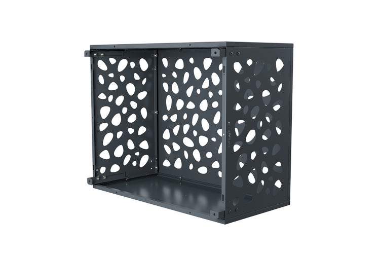 Holzregal mit dekorativen Aussparungen