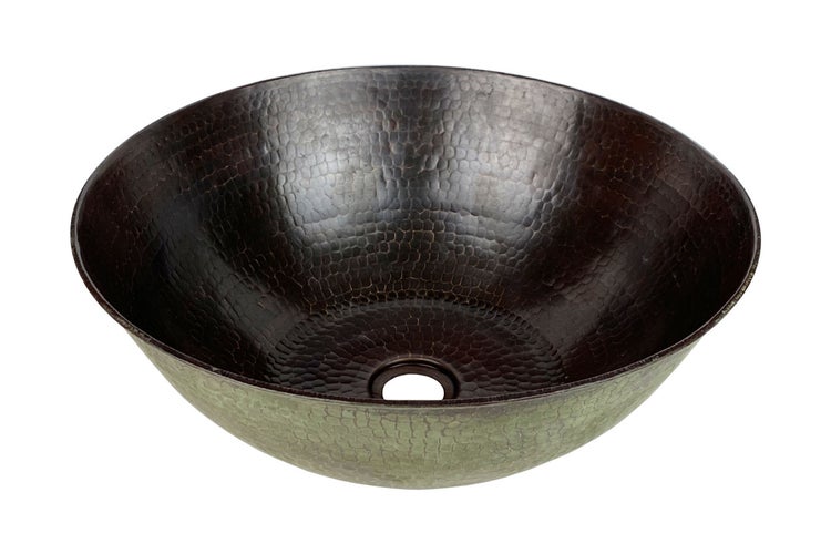 Waschbecken aus gehämmertem Metall