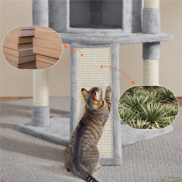 Katze kratzt an einem Kratzbaum mit mehreren Ebenen und Kratzflächen