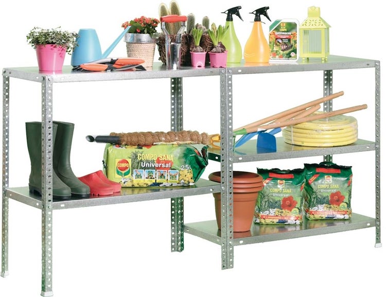 Verzinktes Metallregal für den Garten mit Gartenutensilien wie Töpfen, Erde, Gummistiefeln und Werkzeugen auf drei Ebenen.