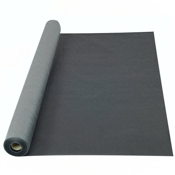 Schwarzes Unkrautvlies auf Rolle, teilentrollt.