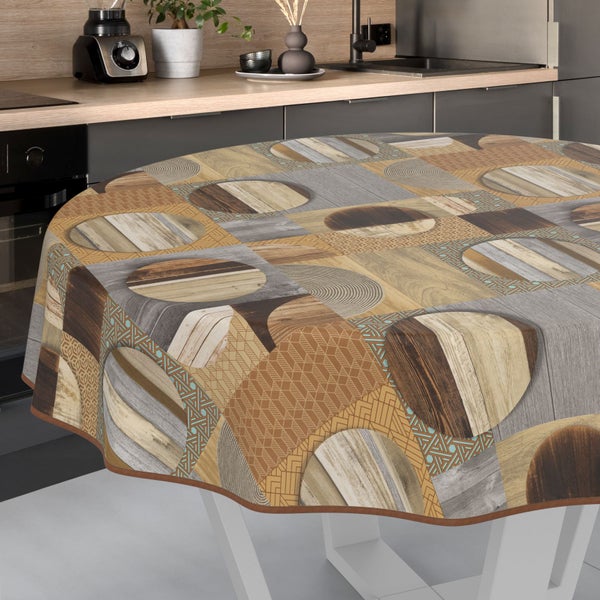 Tischdecke mit Holz-Optik auf Küchentisch