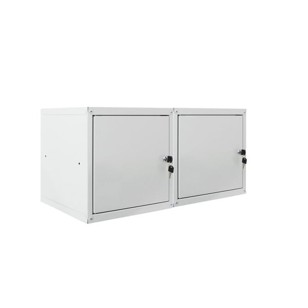 Metallschrank mit zwei Türen, Zylinderschlössern und Schlüsseln.