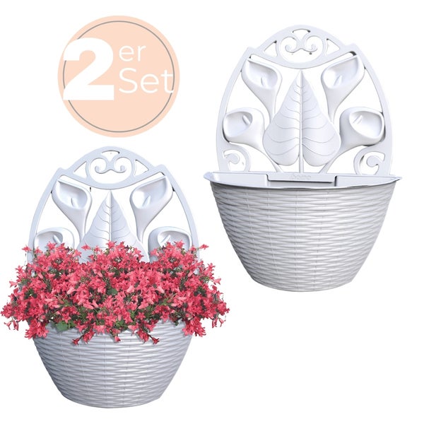 Zweiteiliges Set Blumenampeln zur Wandmontage, inklusive Deko-Elementen.