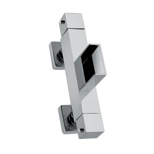 Wandarmatur für die Badewanne in eckigem Design mit Schwallauslauf aus verchromtem Metall.