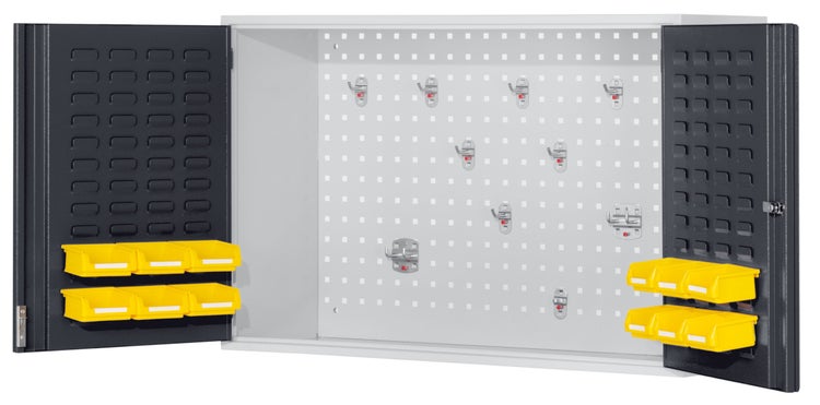 Offener Werkzeugschrank aus Metall zur Wandmontage mit Lochrückwand, Haken und Kunststoff-Lagerboxen an den Türen.