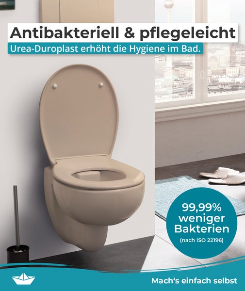 Wand-WC mit antibakteriellem WC-Sitz aus Urea-Duroplast in einem Badezimmer.
