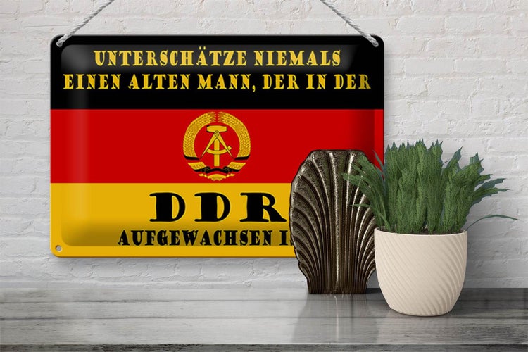 Blechschild Spruch 30x20cm alter Mann DDR aufgewachsen
