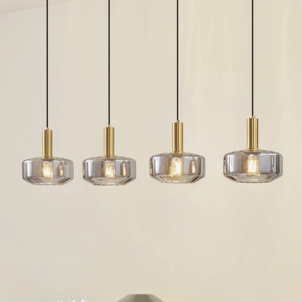 Vierflammige Pendelleuchte mit flachen Glasschirmen aus Rauchglas, goldfarbenen Fassungen und schwarzen Kabeln.