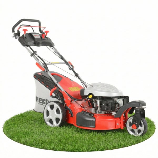 Roter Rasenmäher mit Fangkorb auf Rasen