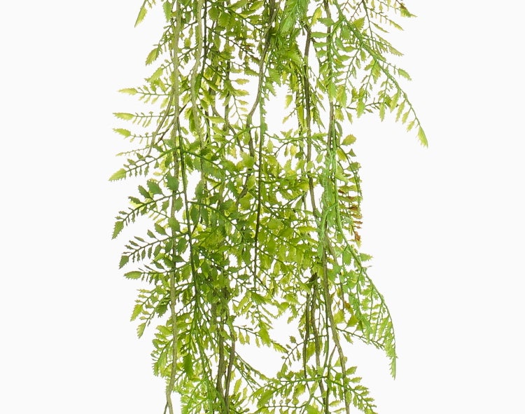 Künstliche Farnpflanze mit grünen Wedeln und braunen Stielen in einem schwarzen Kunststofftopf