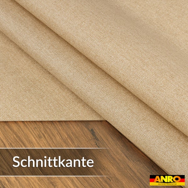 Nahaufnahme eines strukturierten Stoffes mit Schnittkante auf einer Holzoberfläche. ANRO Logo.