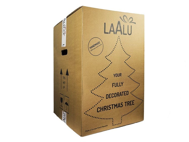 Ein Laalu Pappkarton für einen vollständig geschmückten Weihnachtsbaum.