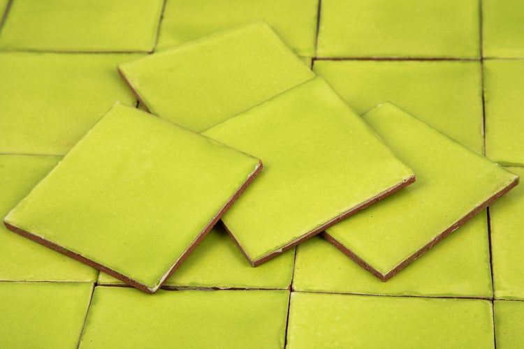 Quadratische, grüne Fliesen