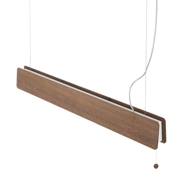 Lineare LED-Pendelleuchte aus braunem Holz mit weißem Diffusor und feiner Seilaufhängung.