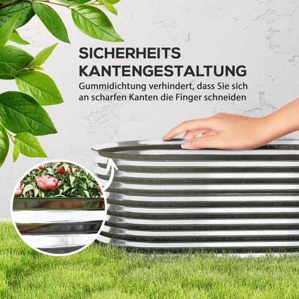 Drei dekorative Kiefernzapfen mit Frosteffekt.