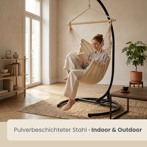 Hängesessel mit Gestell aus pulverbeschichtetem Stahl in einem hellen Wohnraum. Geeignet für den Innenbereich und Außenbereich.