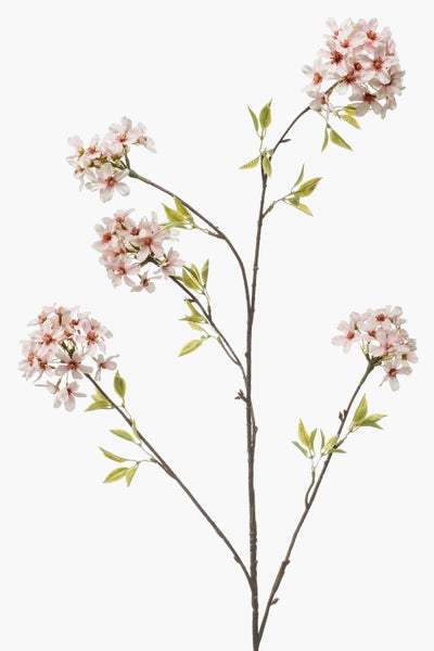 Künstliche Anthurie im schwarzen Topf mit künstlicher Erde.