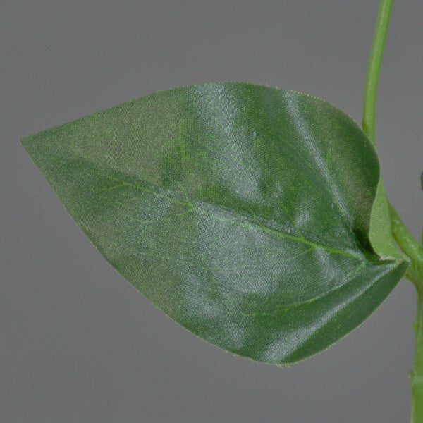 Künstlicher Lisianthus-Zweig mit zwei lachsfarbenen Blüten, grünen Knospen und Blättern.