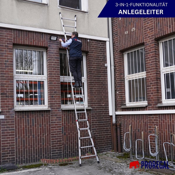 Gelber Lagercontainer mit geöffneten Türen.