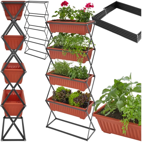 Blumenständer mit mehreren Ebenen und bepflanzten Blumenkästen für den Garten