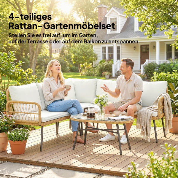 Lounge-Set aus Kunststoffgeflecht: Ecksofa mit hellen Polstern und ovaler Couchtisch mit Glasplatte und Metallbeinen.