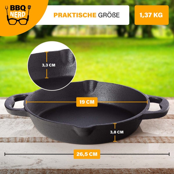 BBQ Nerd Gusseisenpfanne zum Grillen, Rösten, Anbraten | Grillpfanne Ø 20 cm 1650g mit Ausgießer und Henkel | Antihaft-Pfanne Feuerpfanne - hitzebeständig & wärmespeichernd