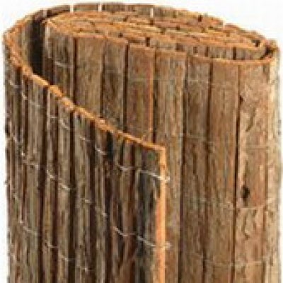 Sichtschutzmatte aus Baumrinde auf einer Rolle