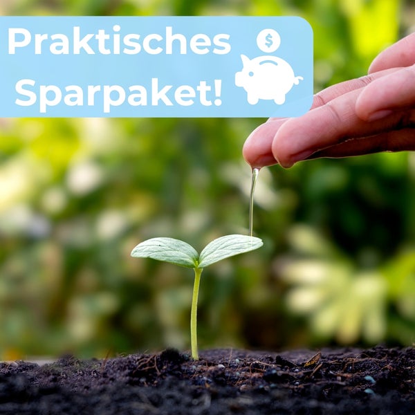 Jungpflanze wird von Hand bewässert, darüber ein Banner mit der Aufschrift: Praktisches Sparpaket!