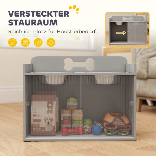 Graue Futterstation für Haustiere mit zwei Futternäpfen oben und einem geräumigen Stauraum mit Schiebetüren für Futter und Spielzeug.