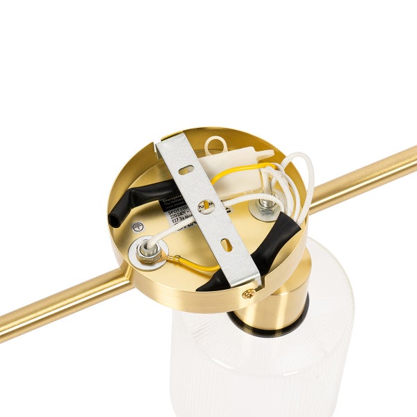 Detailansicht einer goldenen Deckenleuchte mit elektrischer Verkabelung