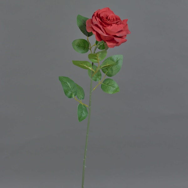 Künstliche rote Rose mit grünem Stiel und Blättern.