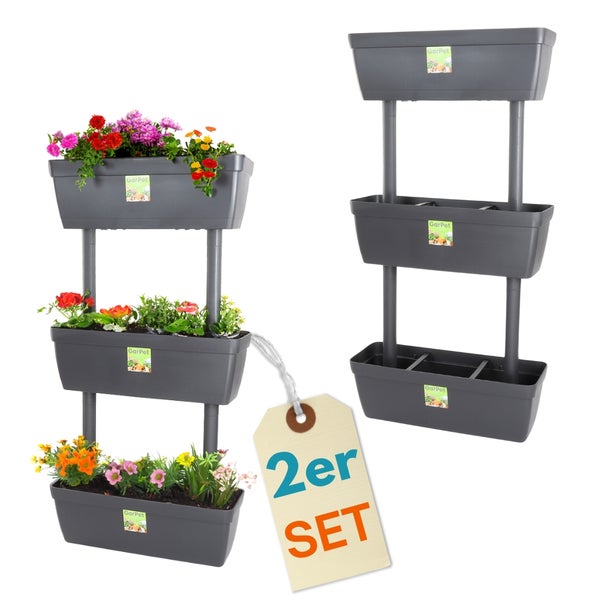 Zwei graue Pflanztürme mit drei Ebenen und blühenden Pflanzen im Set.