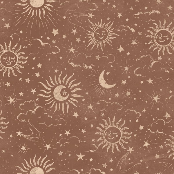 Tapete mit handgezeichnetem Muster aus Sonnen mit Gesichtern, Monden, Sternen und Wolken im Himmelsdesign.