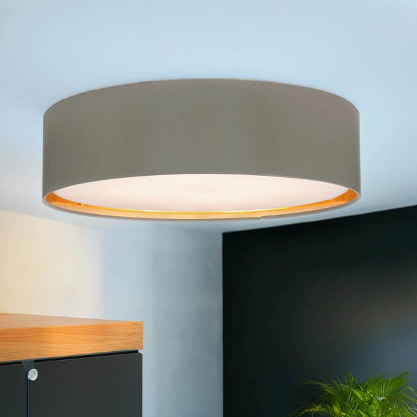 Deckenleuchte mit rundem Lampenschirm aus Stoff