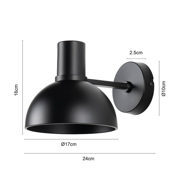 Schwarze Wandleuchte mit den Maßen Höhe 16 cm, Durchmesser 17 cm und Ausladung 24 cm
