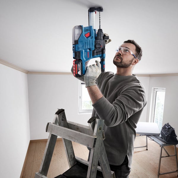 Bosch Akku-Bohrhammer mit SDS plus GBH 18V-22 mit Absaugung / 2x 4,0 Ah Akku 4,0 Ah + Ladegerät  in L-Boxx